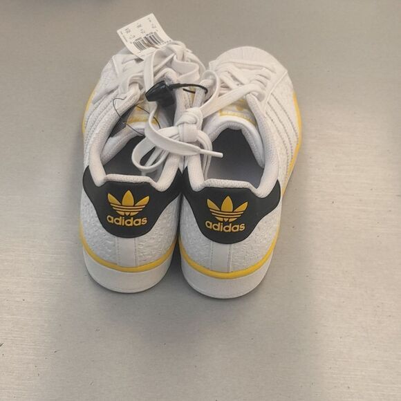 Adidas Femalle size 8 shoe - Picture 3 of 10